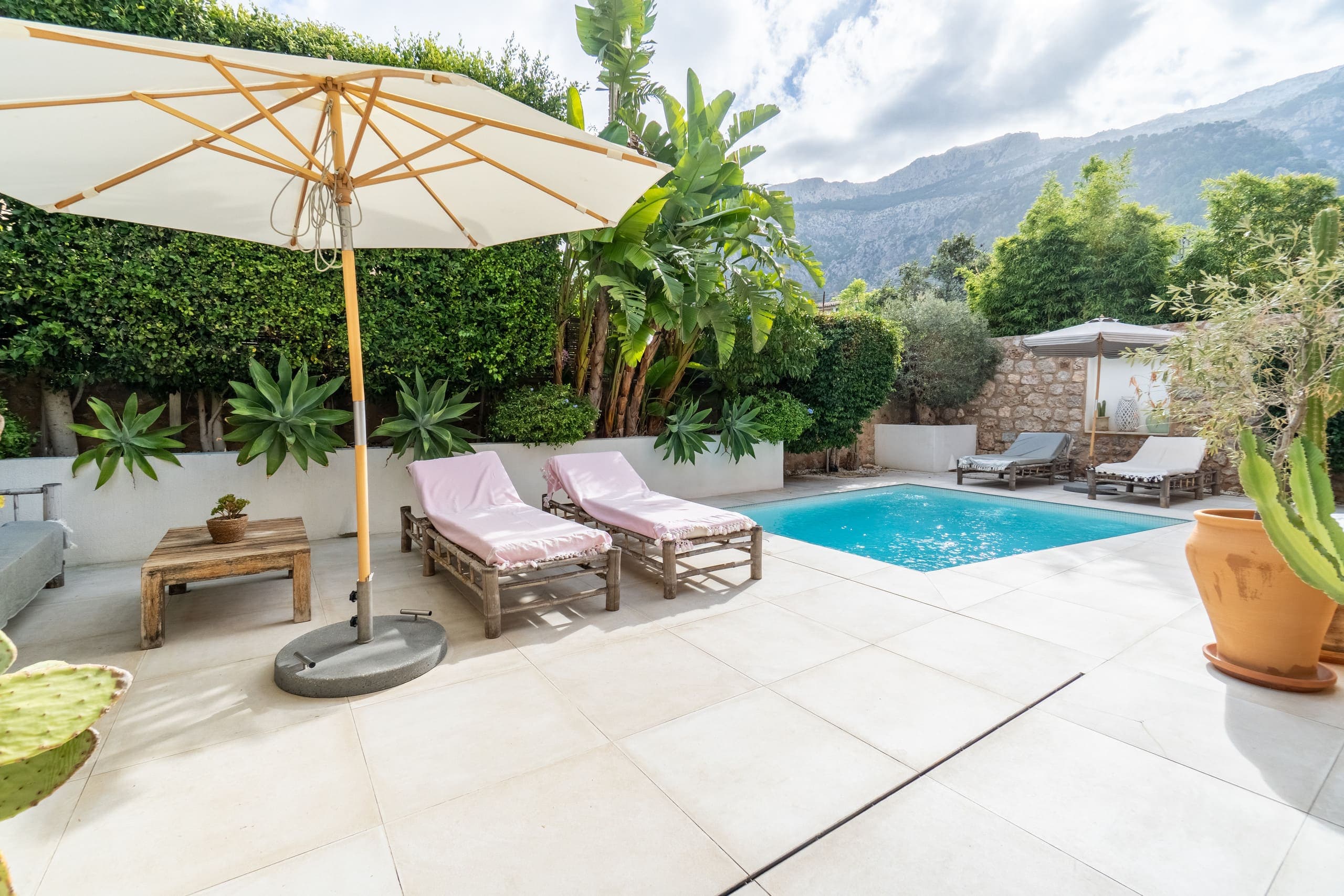 The pool terrace of Casa Limona in Sóller, Mallorca